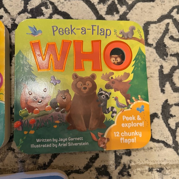 Kids peek-a-flap Book Set - Moo, Who, Dirt - Picture 4 of 6